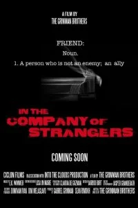 Постер к В компании незнакомцев (2014)